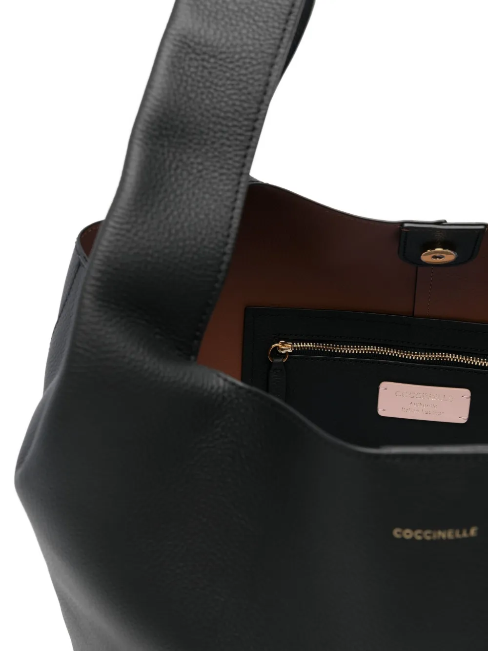 Coccinelle Beat schoudertas met klepzak Zwart