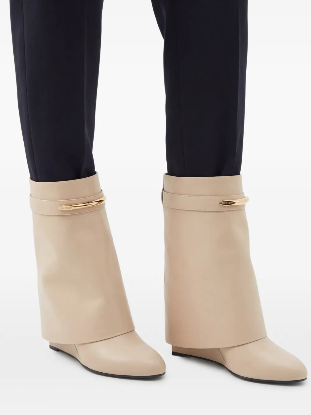 Givenchy Enkellaarzen met hak Beige