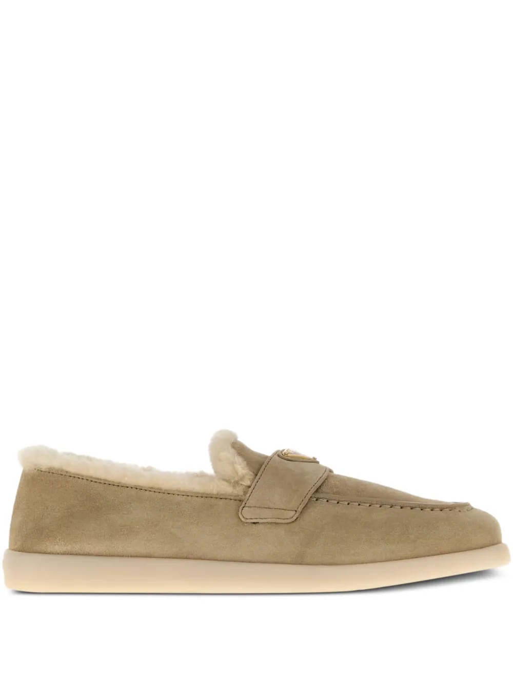 Prada Suède loafers met lammy afwerking Beige