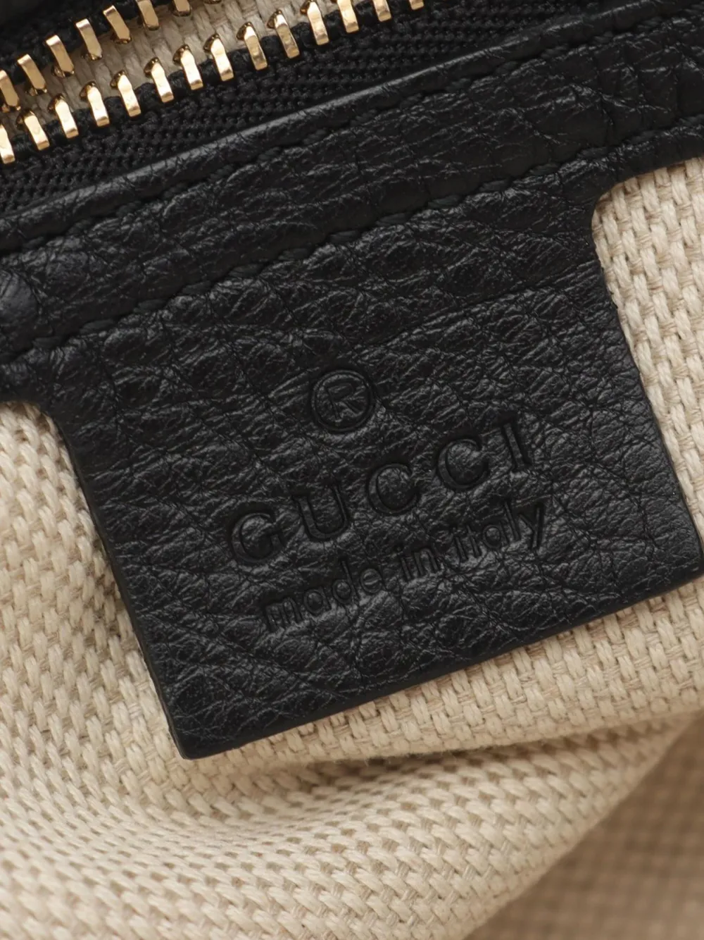 Pre-owned Gucci 2016-2025 Leather Soho Chain Zip Shoulder Bag In Black