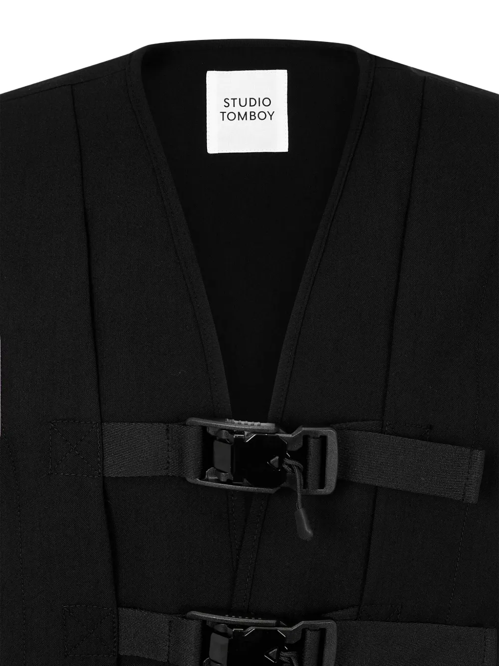 Studio Tomboy Buckle-fastening Patch-pocket Vest In Black