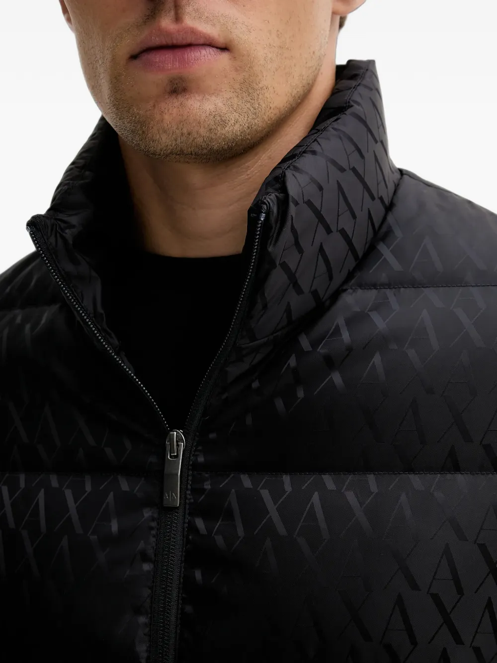 Armani Exchange logo-print puffer jacket Zwart