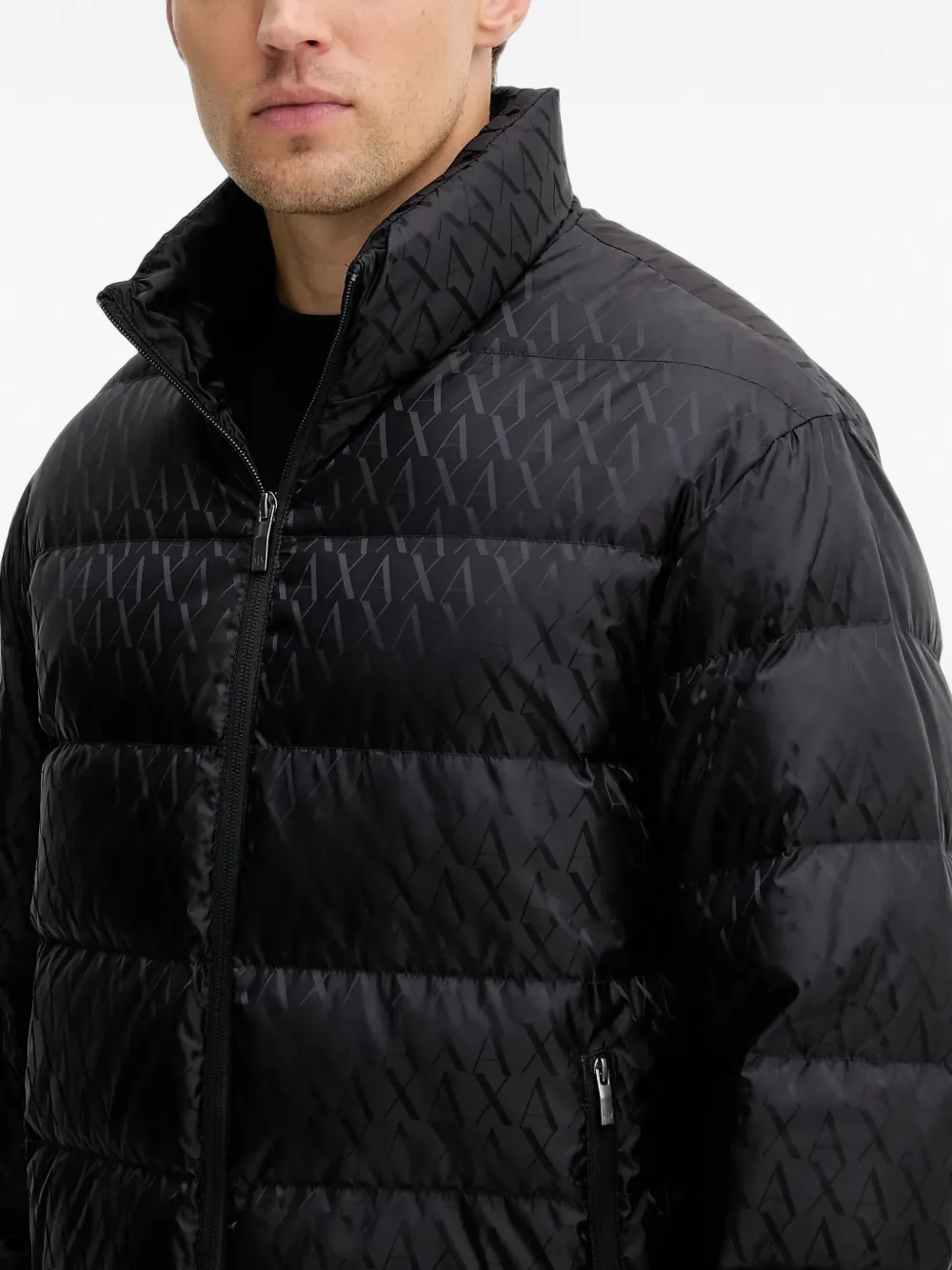 Armani Exchange logo-print puffer jacket Zwart