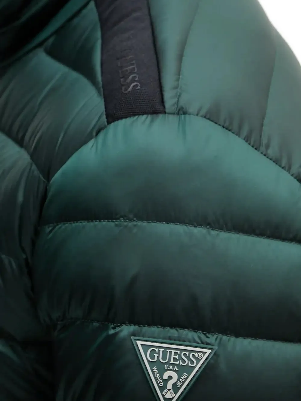 GUESS USA quilted logo-patch jacket Groen