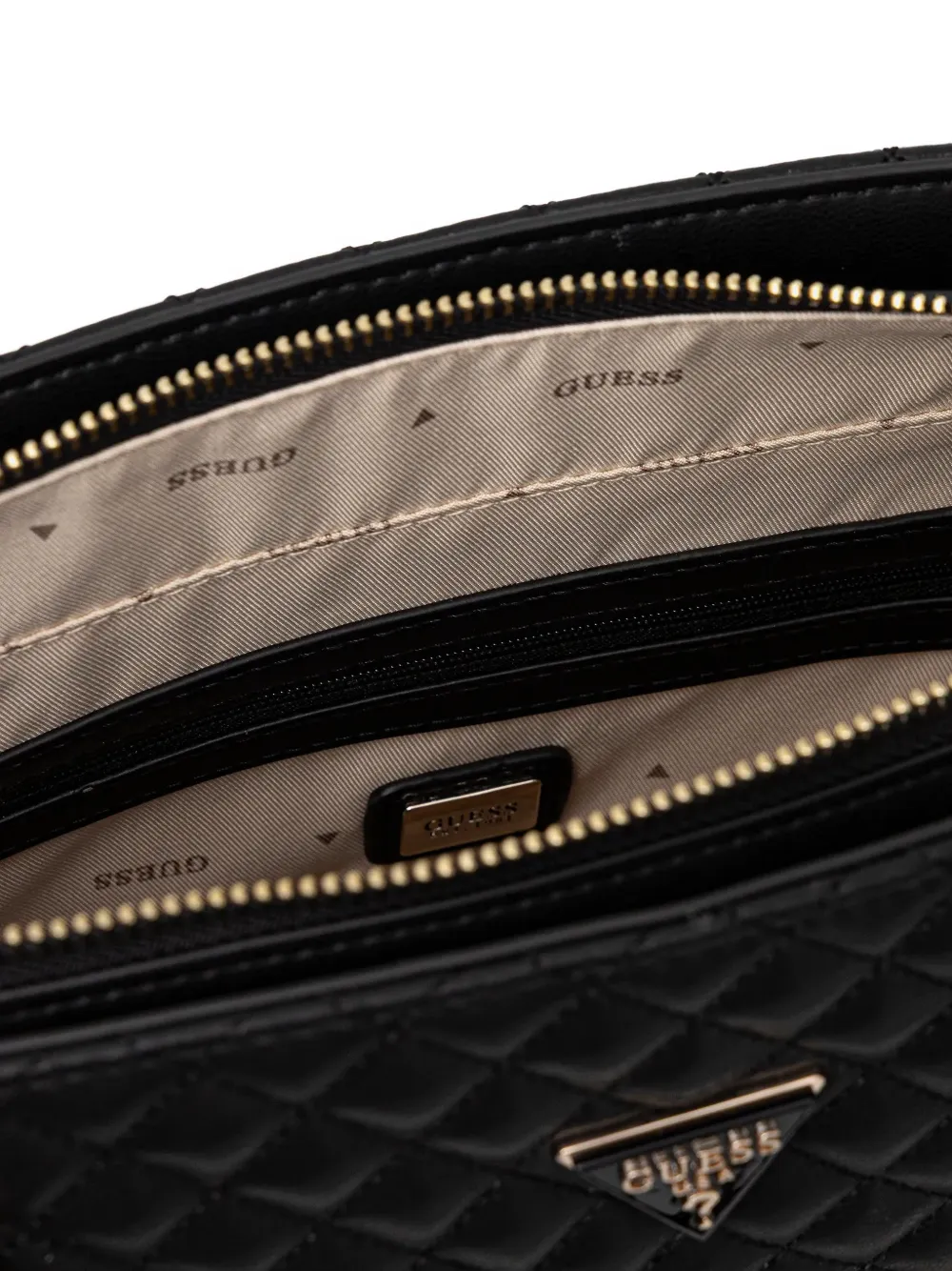 GUESS USA Everlee gewatteerde shopper met bedel Zwart