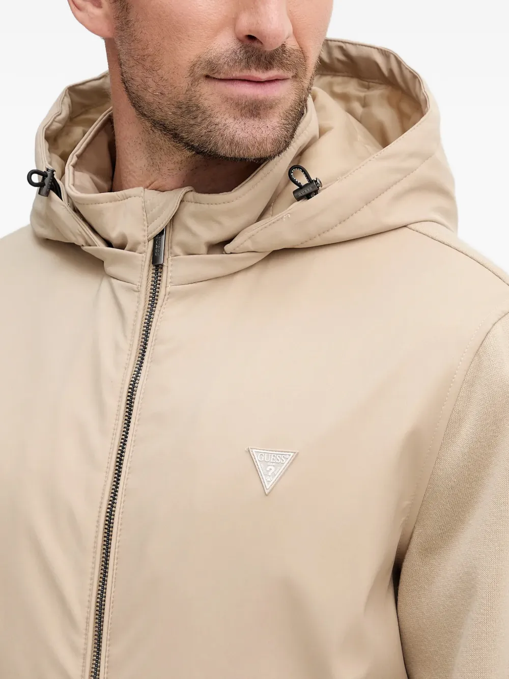 GUESS USA Jack met capuchon en logopatch Beige