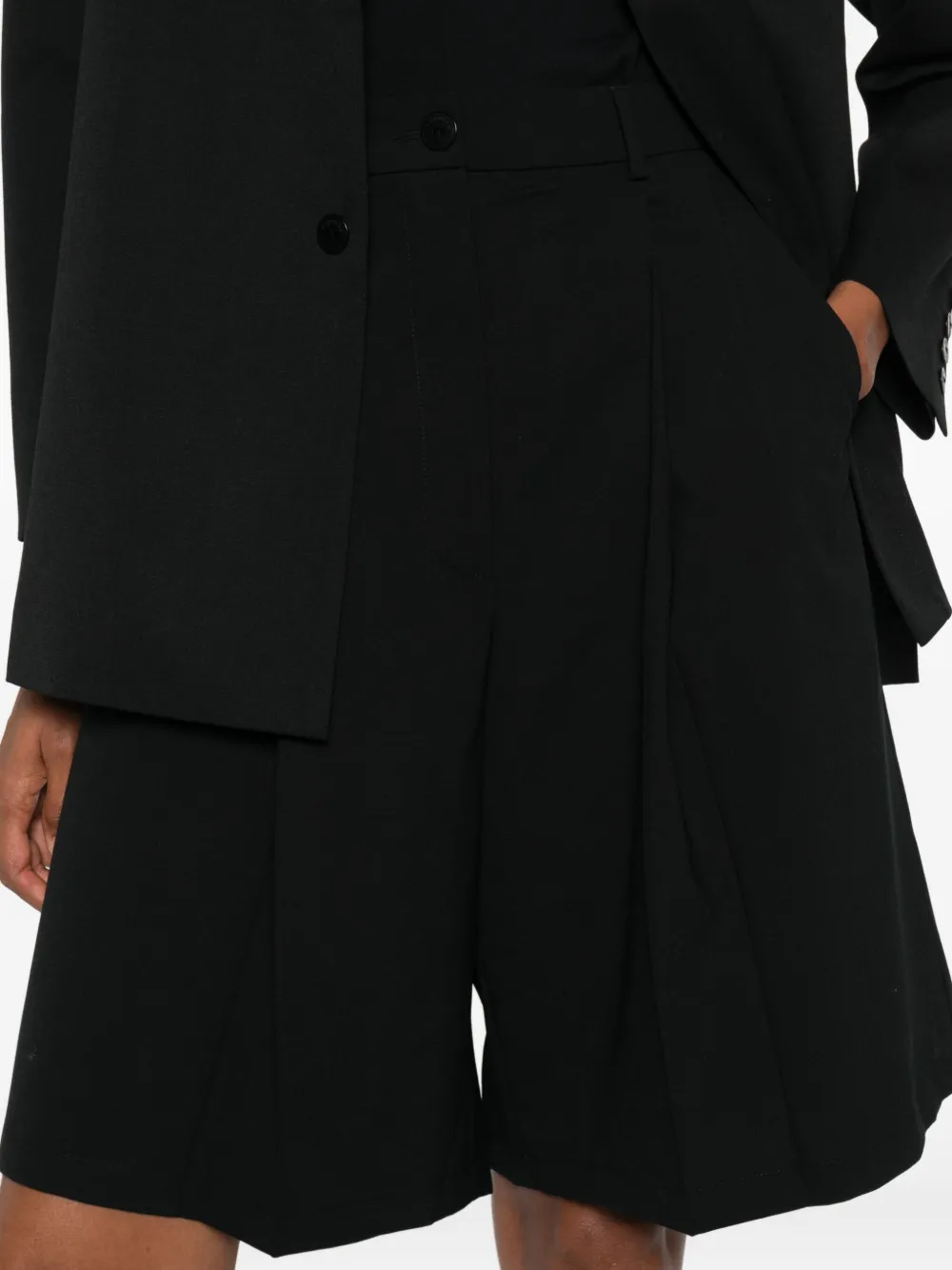 Cordera Pleated Shorts In Black