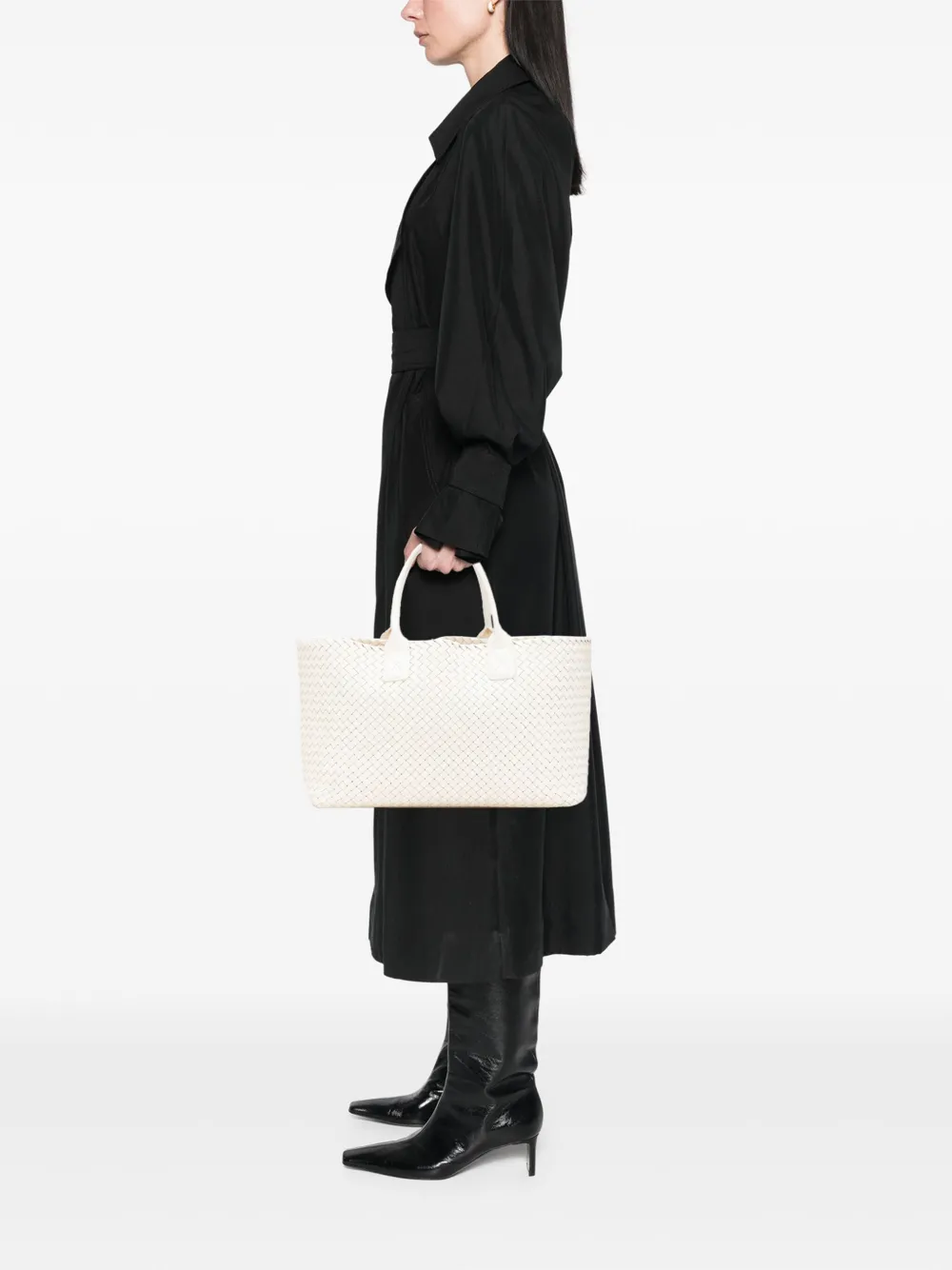 Bottega Veneta Pre-Owned 2012-2025 Medium Lambskin Intreccio Cabat tote bag | Pre-Owned | Image 2
