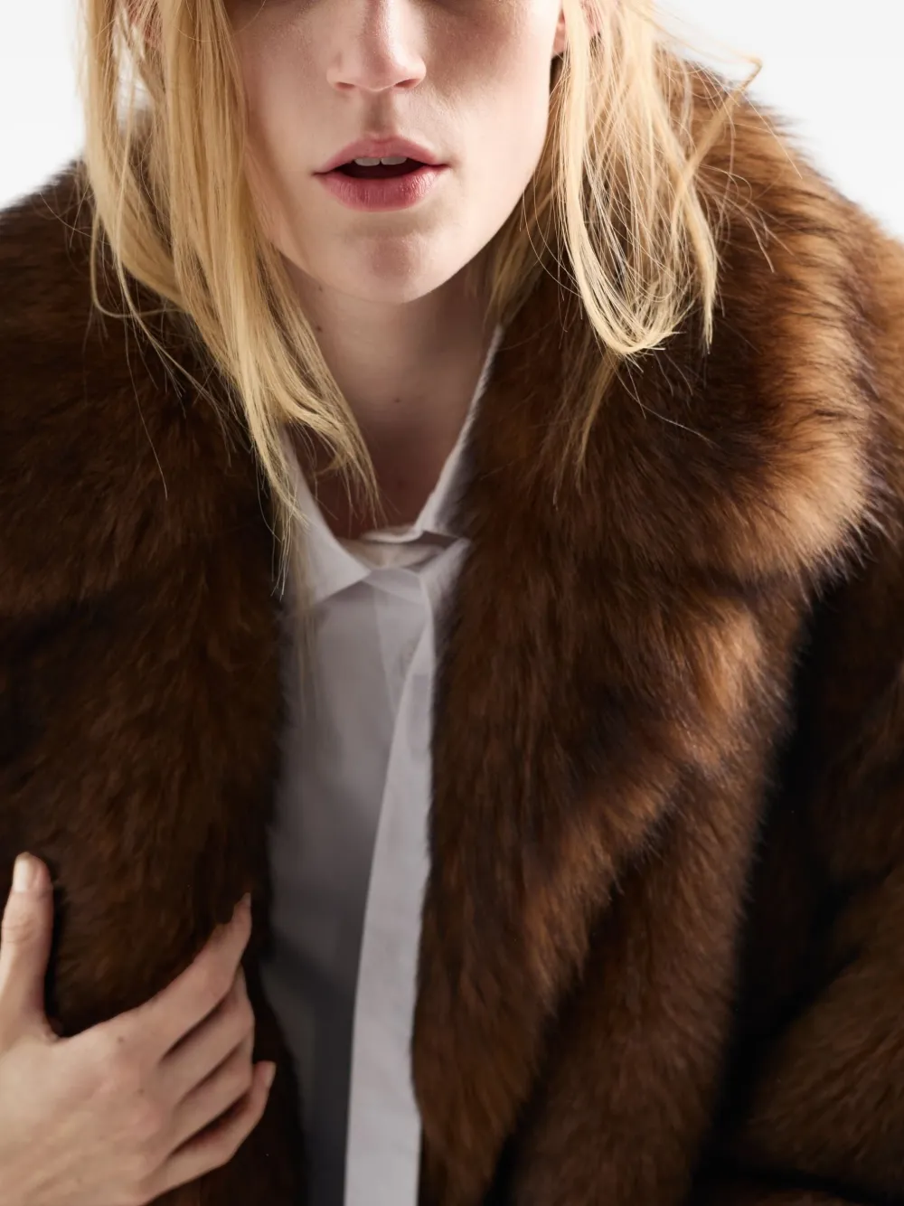 Prada Blouse met opgestikte zak en strikkraag Wit