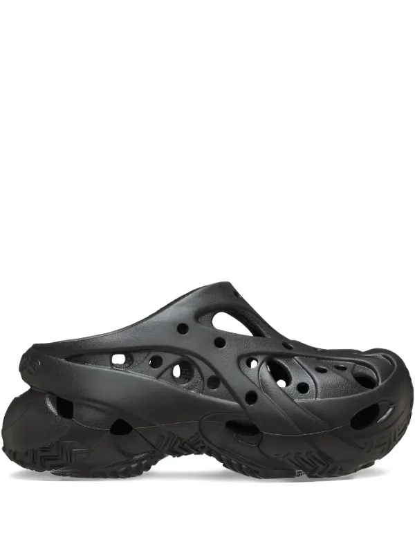 Crocs ケージ クロッグ | ブラック | FARFETCH JP