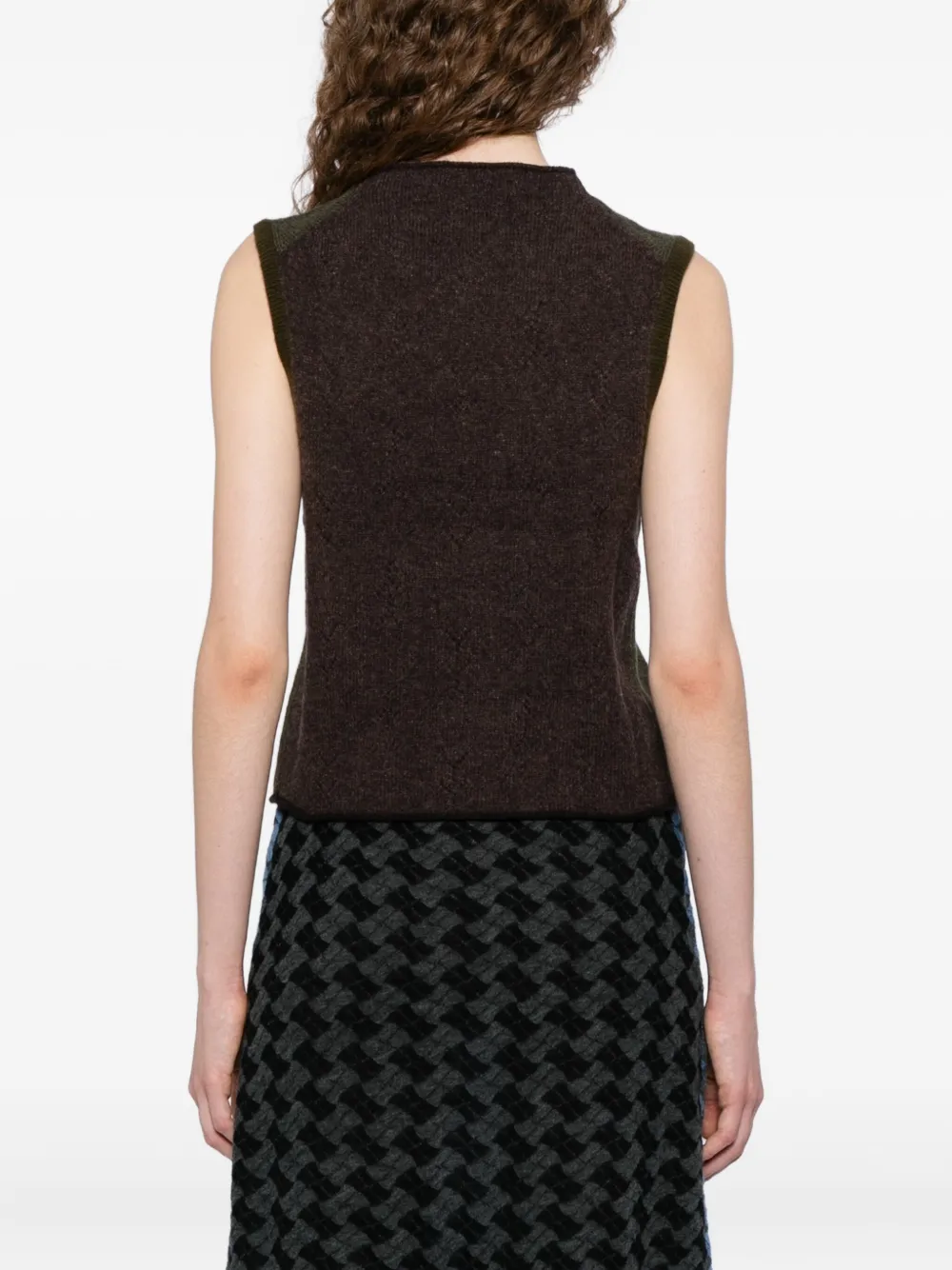 Yanyan Knits Floral-embroidered Vest In Brown