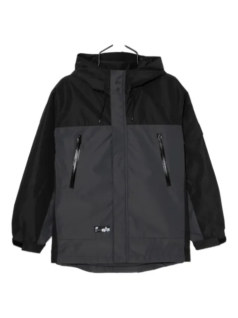 izzue logo-patch hooded jacket