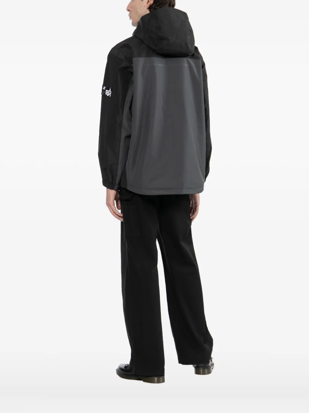 izzue Jack met capuchon en logopatch Zwart