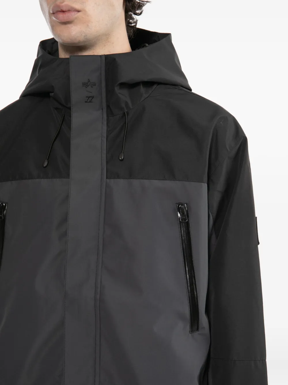 izzue Jack met capuchon en logopatch Zwart