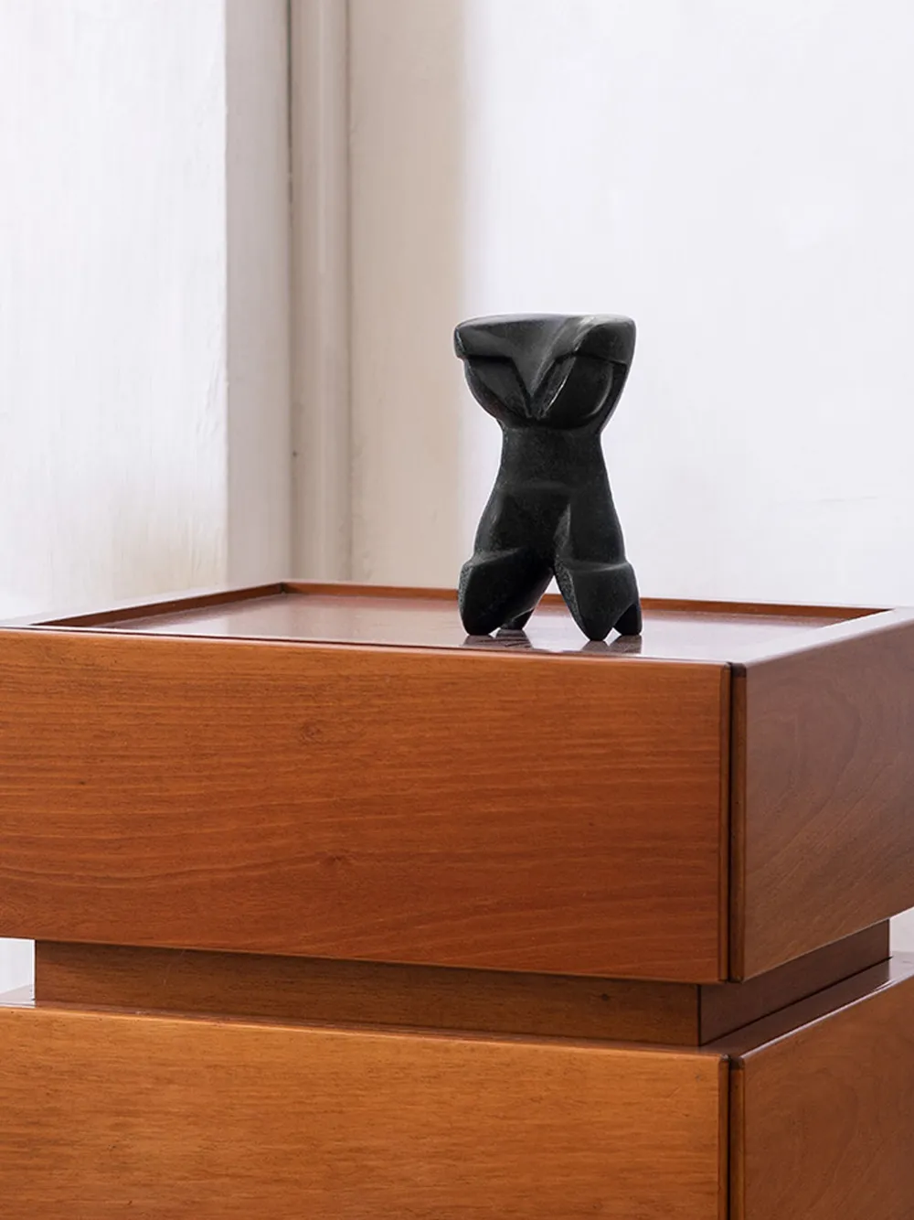 Gardeco Thor torso sculpture | Black | Image 1