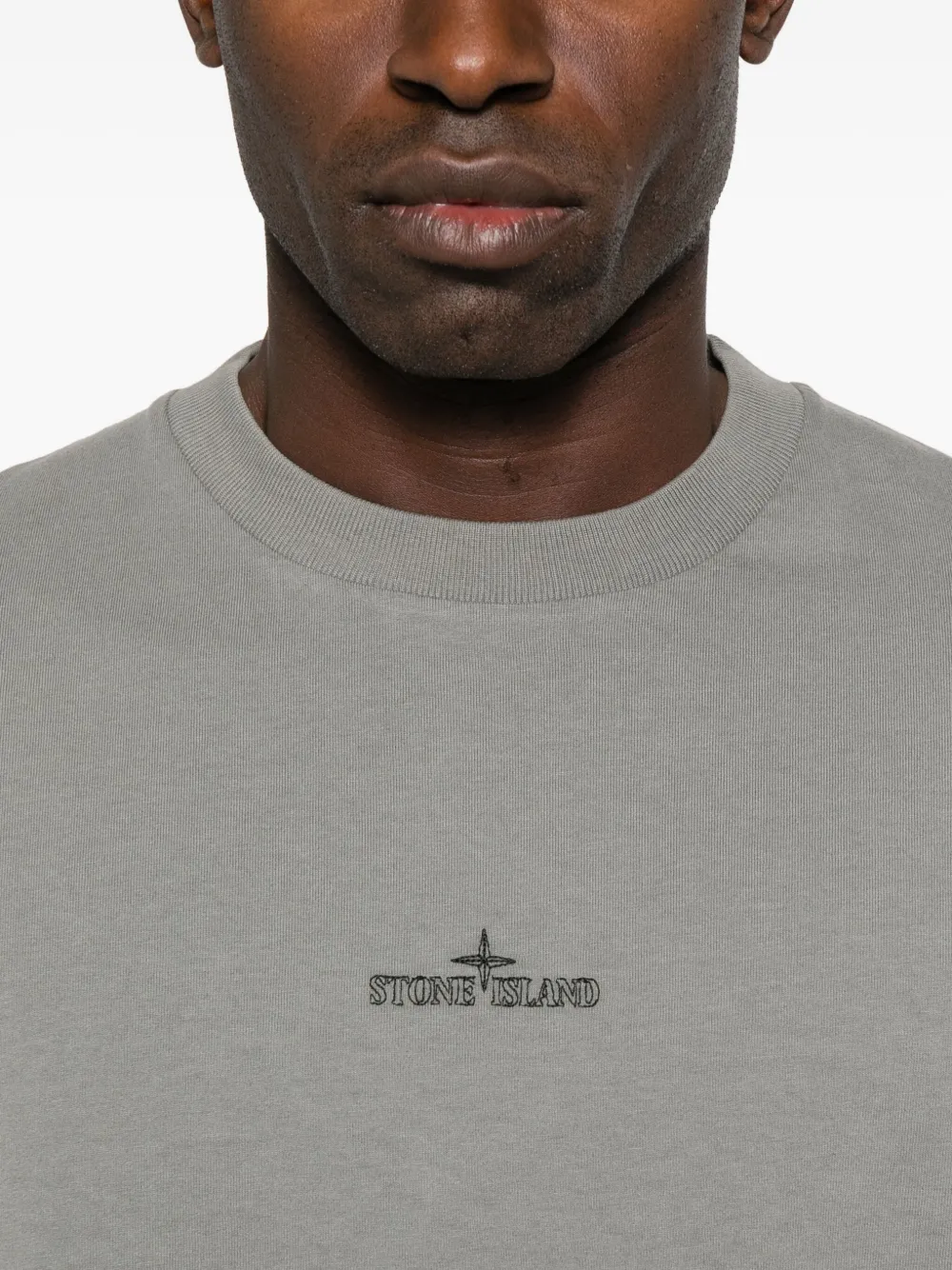 Stone Island T-shirt met geborduurd logo Grijs