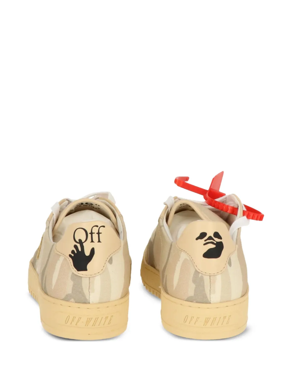 Off-White Sneakers met camouflageprint Beige