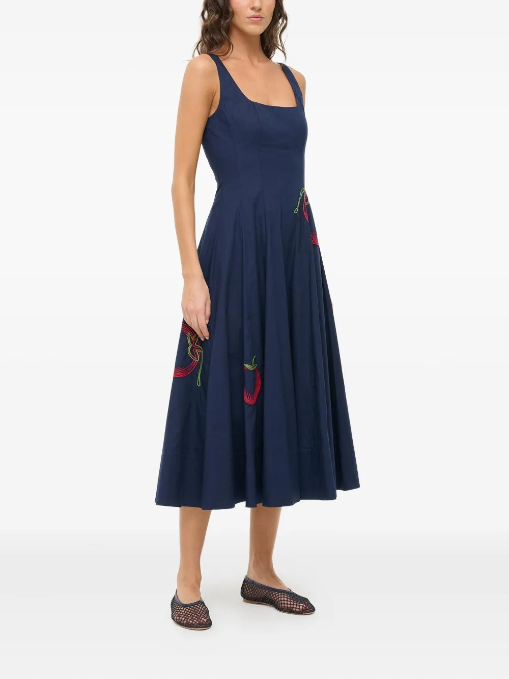 STAUD Wells tomato-embroidered midi dress Blauw