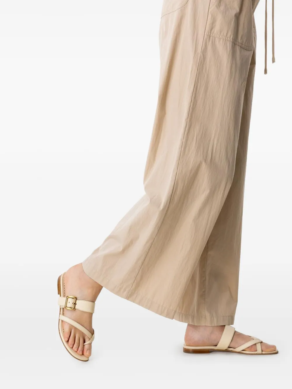 Manolo Blahnik Thalusa buckle-fastening leather sandals Beige