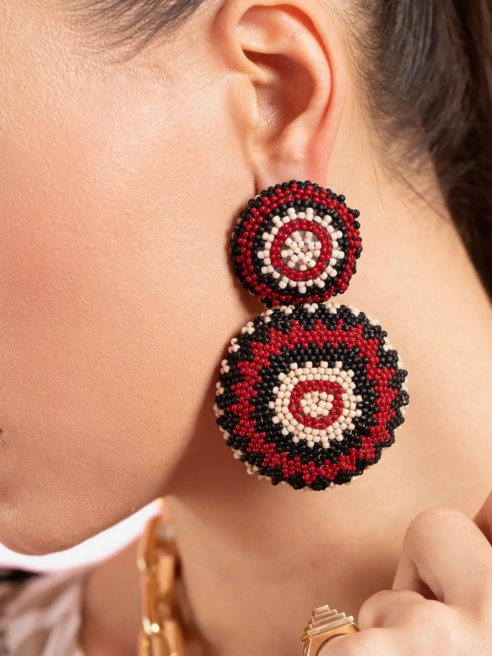 Johanna Ortiz Iraca Palm beaded earrings - Zwart