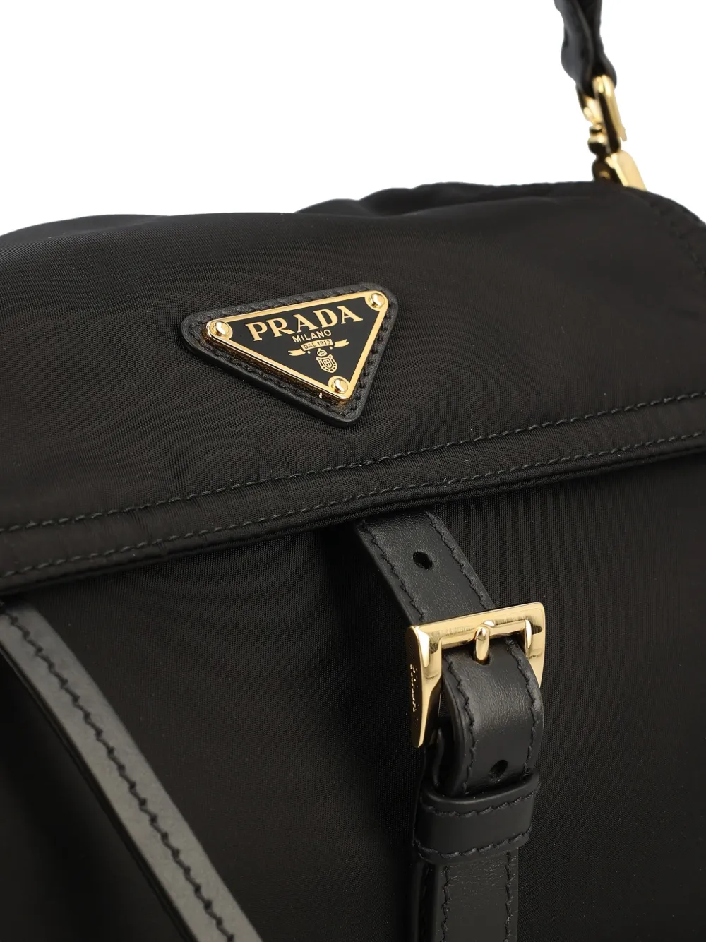 Prada Explore medium schoudertas met gespsluiting Zwart