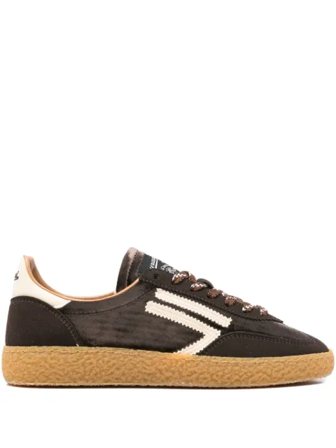 Puraai tenis con detalle de rayas