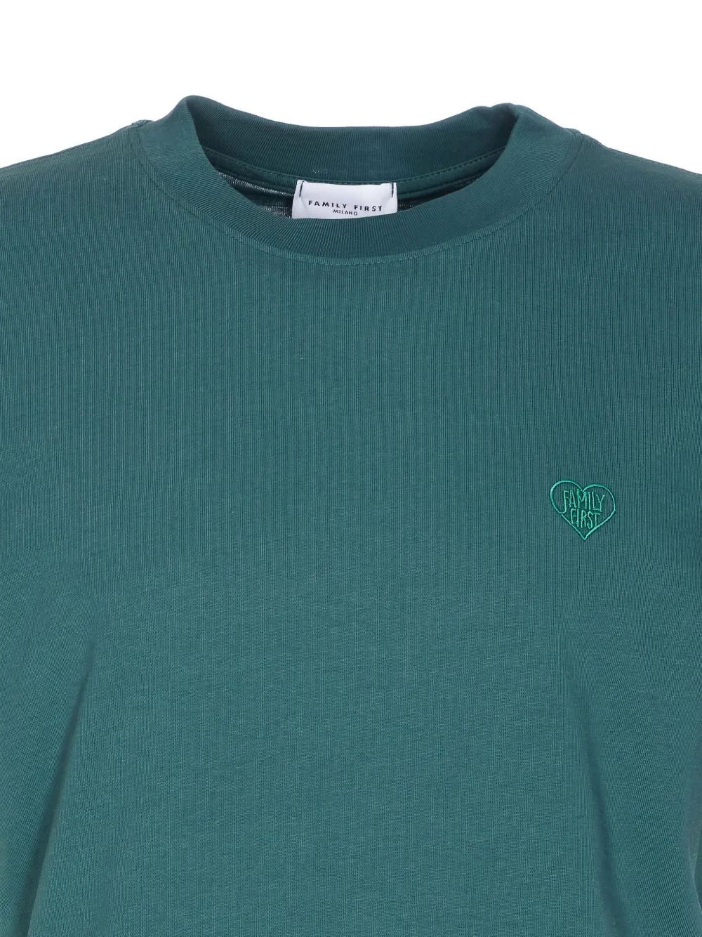 Family First T-shirt met geborduurd hart en ronde hals Groen
