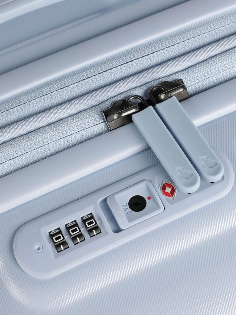 Mandarina Duck Medium Logoduck reistas met reliëf Blauw