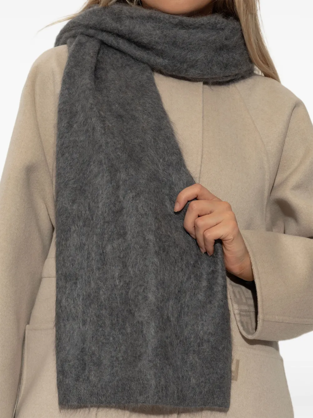 Lisa Yang Geborstelde sjaal Grijs