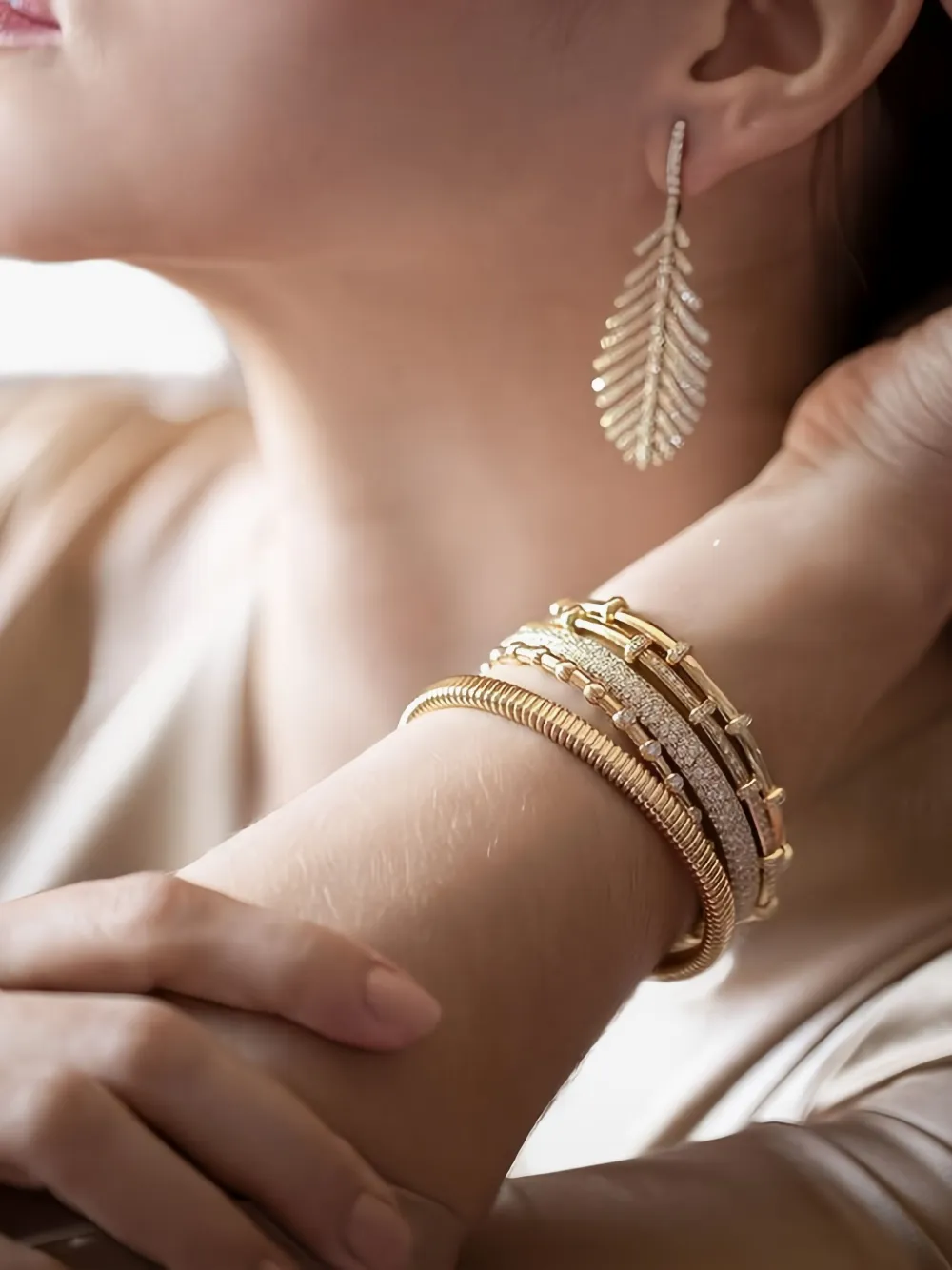 Sidney Garber 18k Yellow Gold Spring Diamond Bracelet In Gold