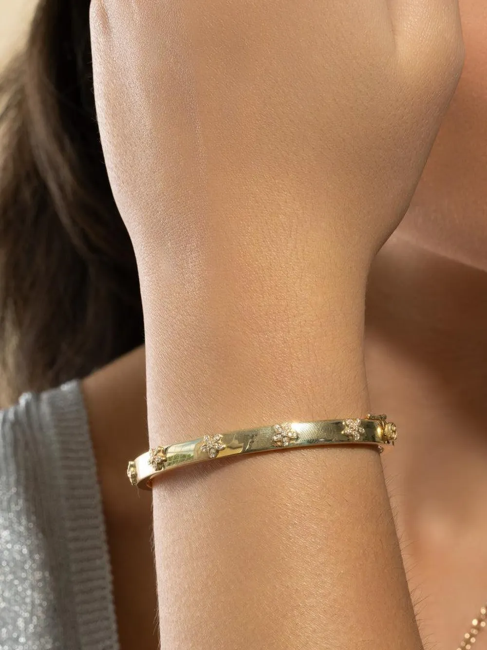 Sydney Evan 14k Yellow Gold Diamond Flower Bangle Bracelet In Gold
