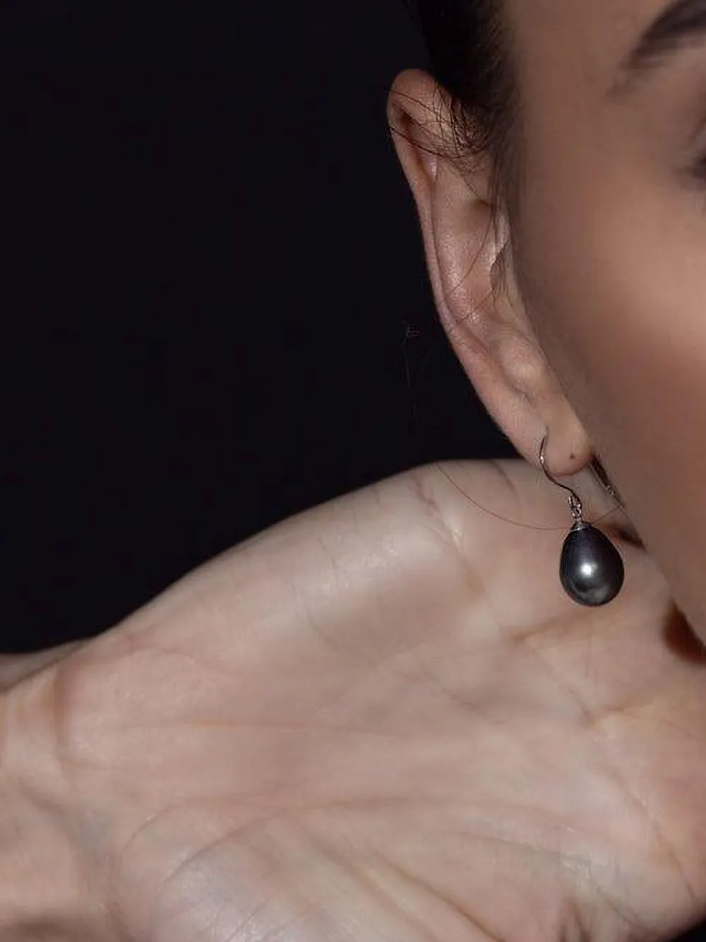 Baggins 18k White Gold Tahitian Pearl Earrings In Metallic