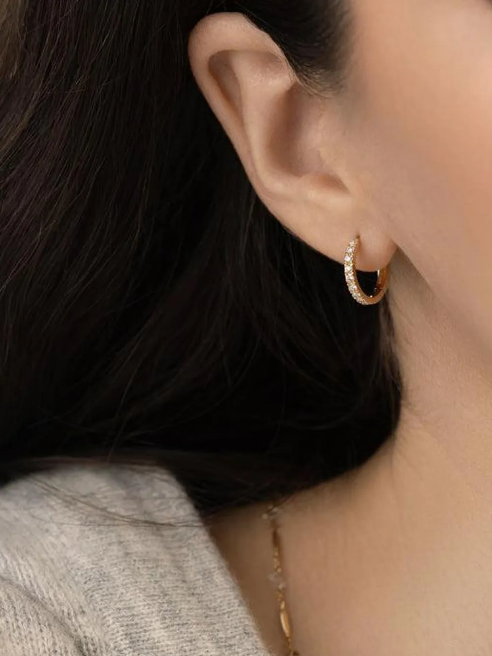 64 Facets 18k Yellow Gold Linear Huggie Diamond Earrings In Gold