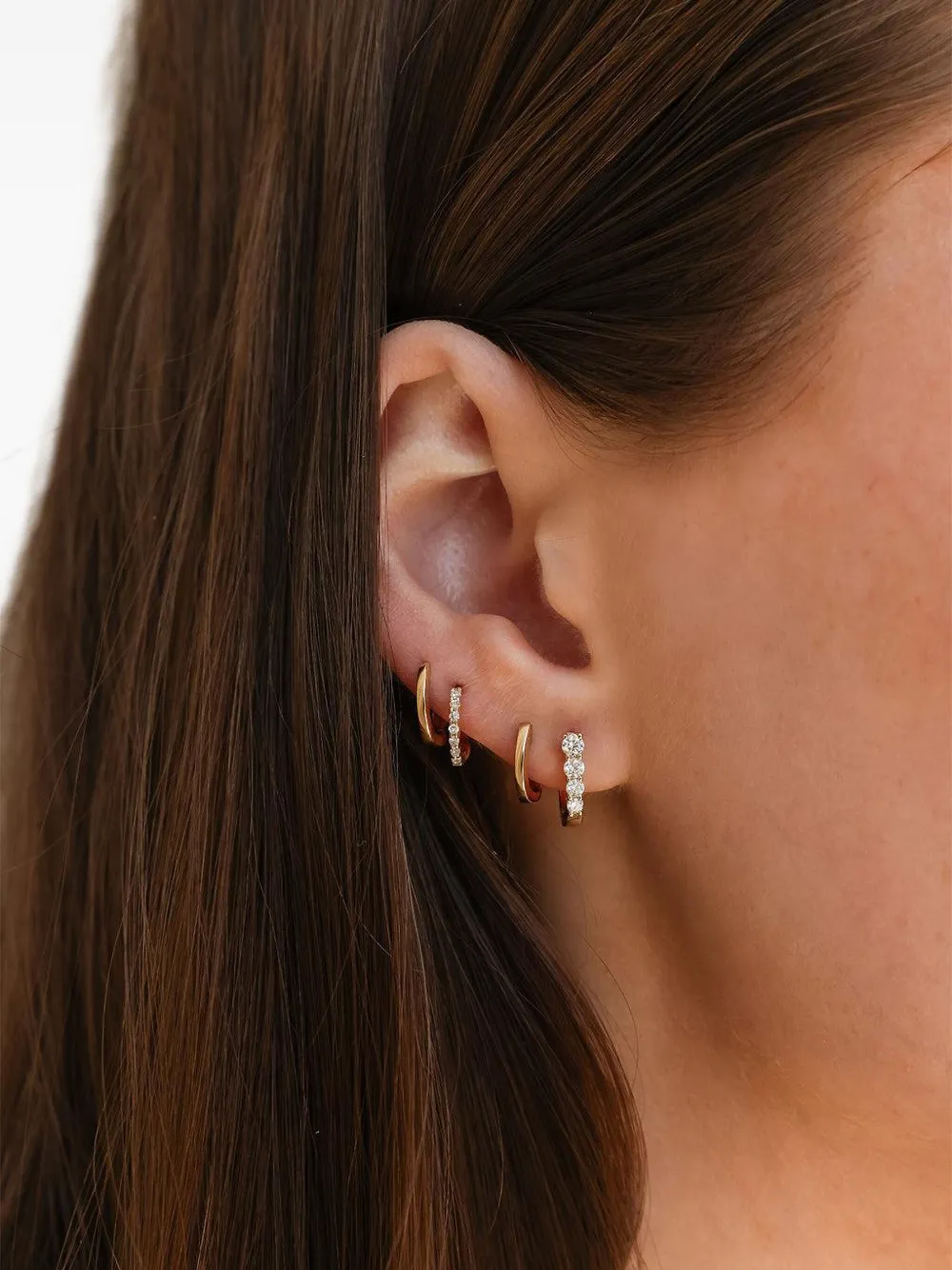 Dana Rebecca Designs 14kt geelgouden Ava Bea kleine oorbellen met diamant