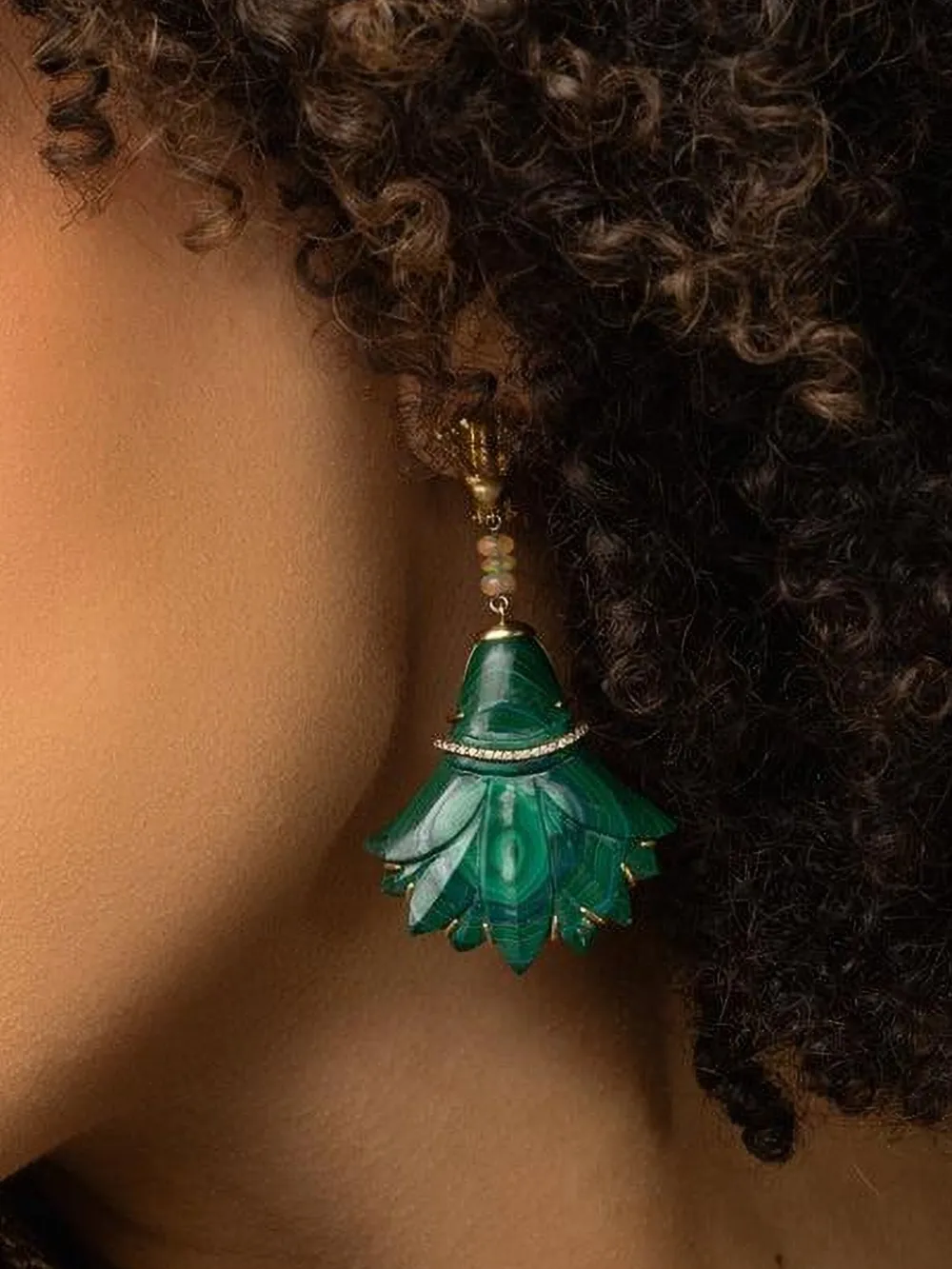 SILVIA FURMANOVICH aretes Lotus Flower en oro amarillo de 18kt con gemas | Image 2