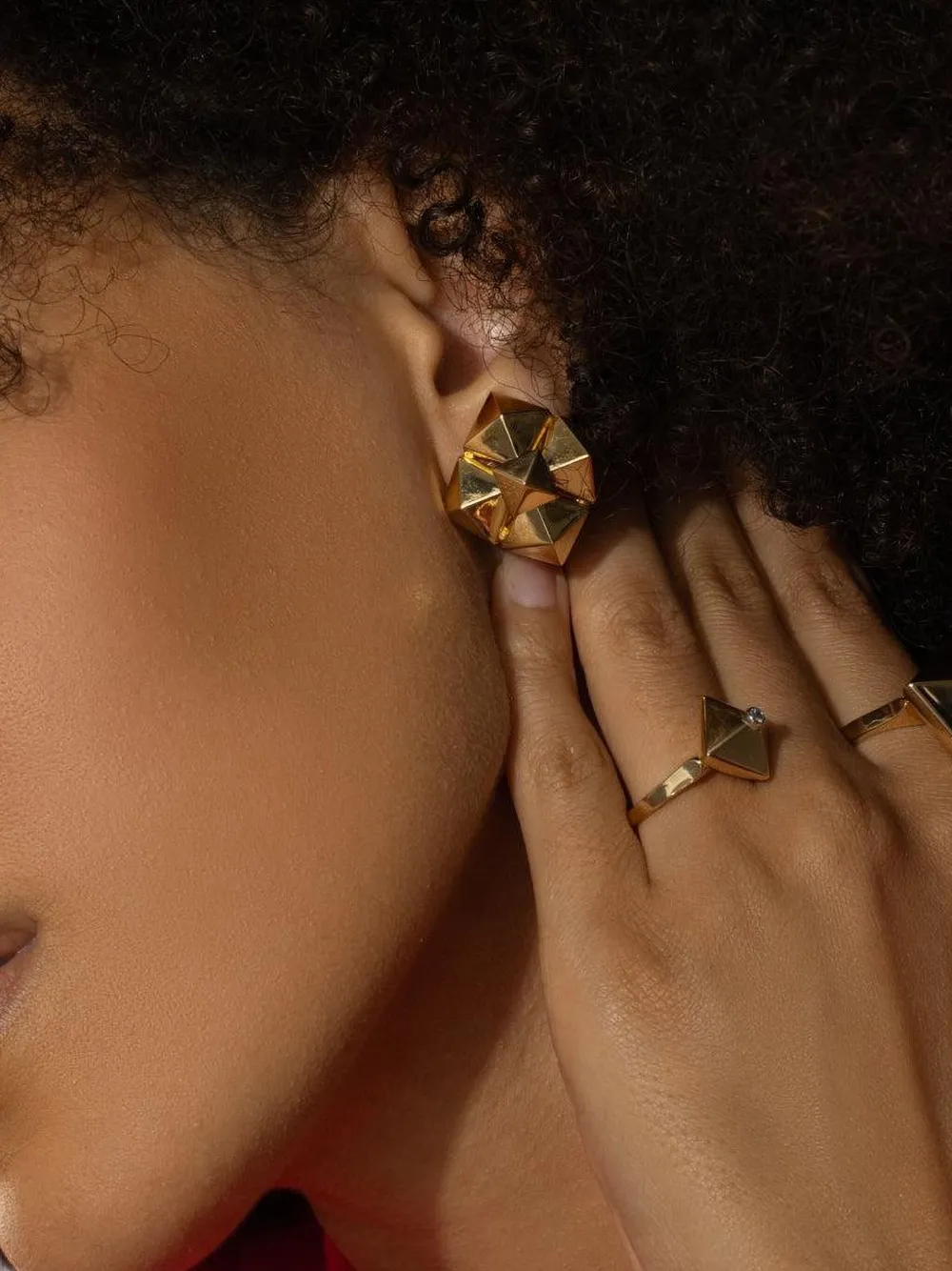 Brooks Brothers aretes Pyramid Cluster en oro amarillo de 18kt | Image 2