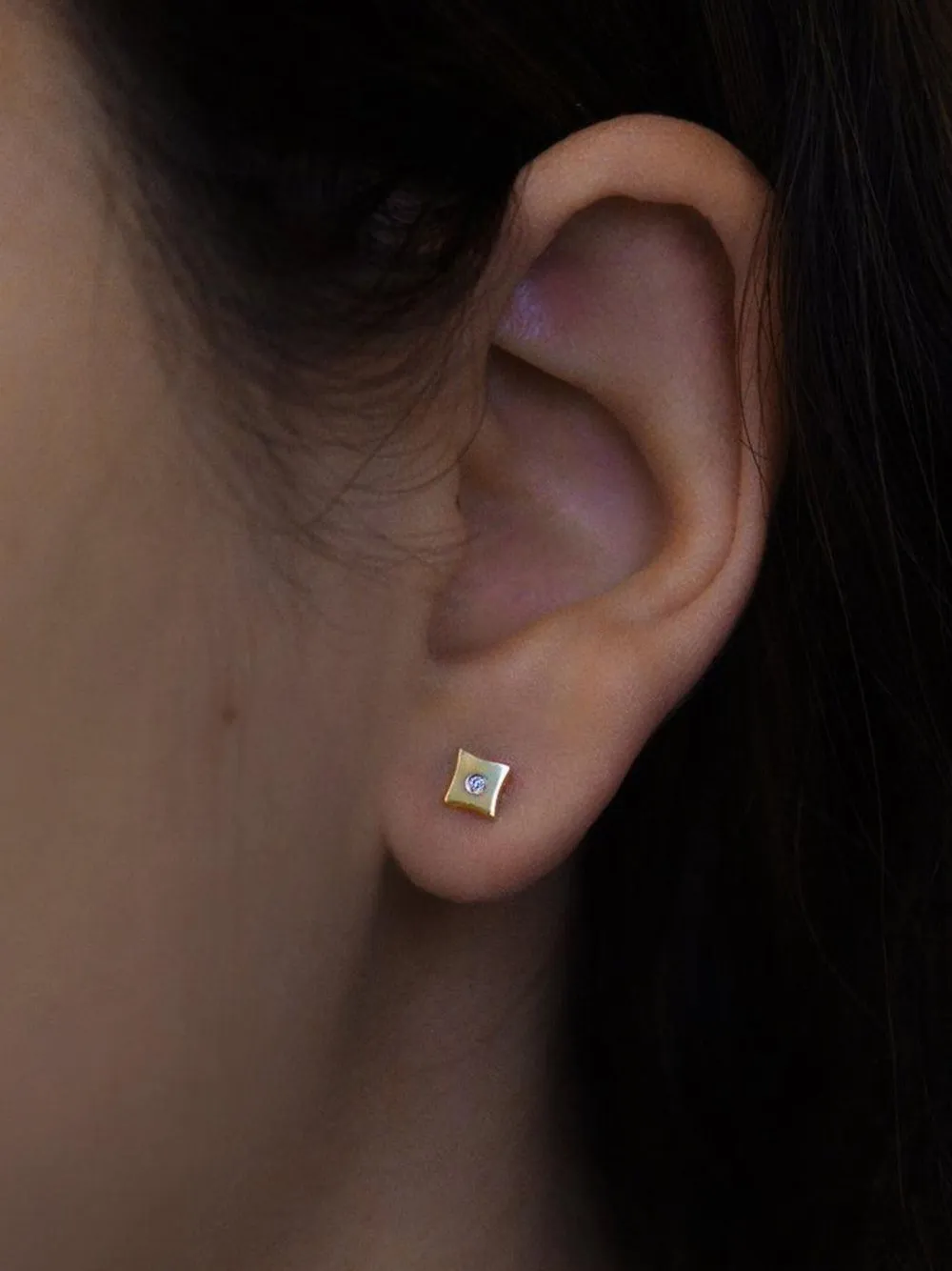 Anzie aretes Gothic en oro amarillo de 14kt con diamante | Joyas de lujo | Image 2