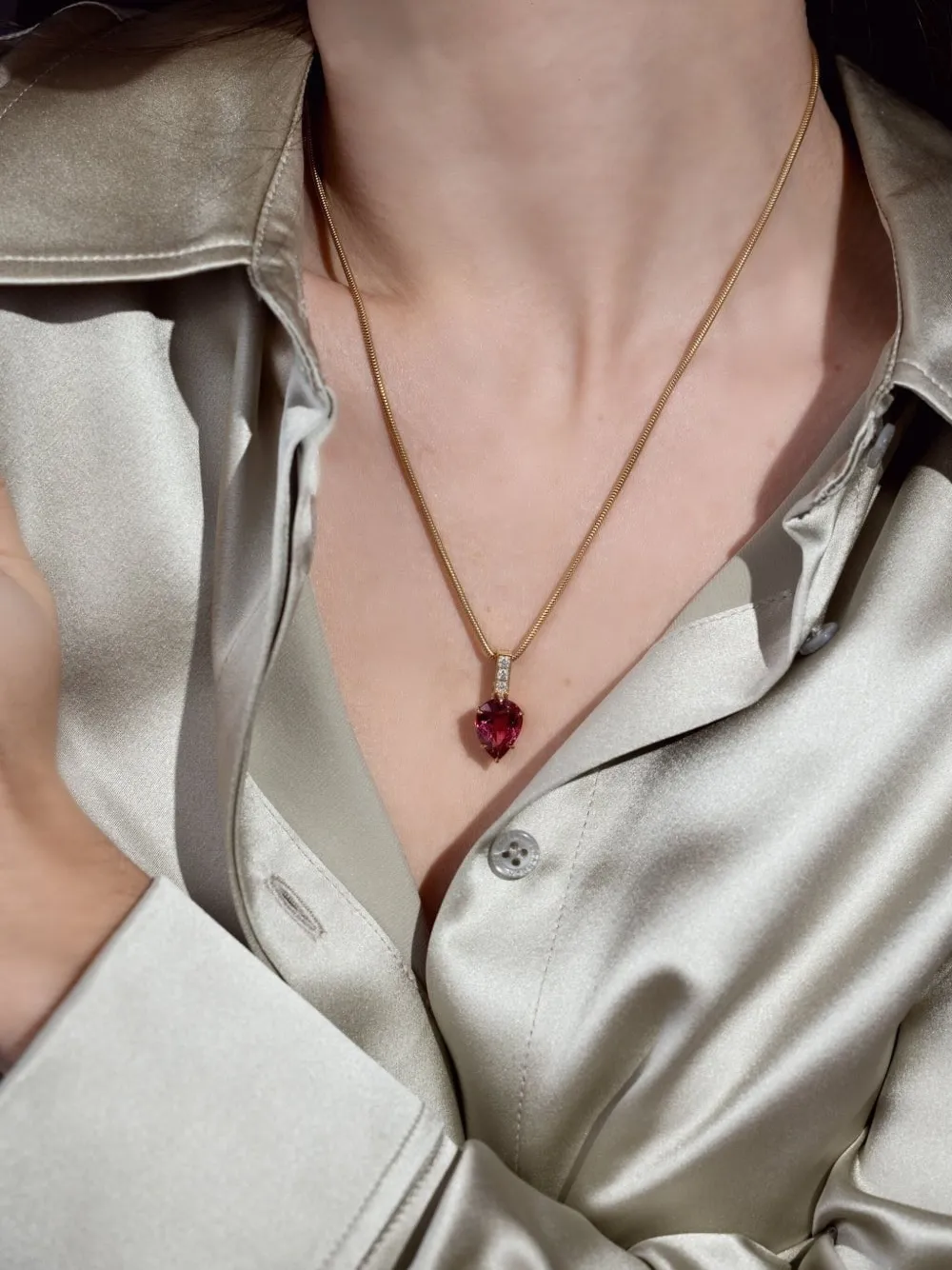 YI Collection collier en or 18ct Arrow | Image 2