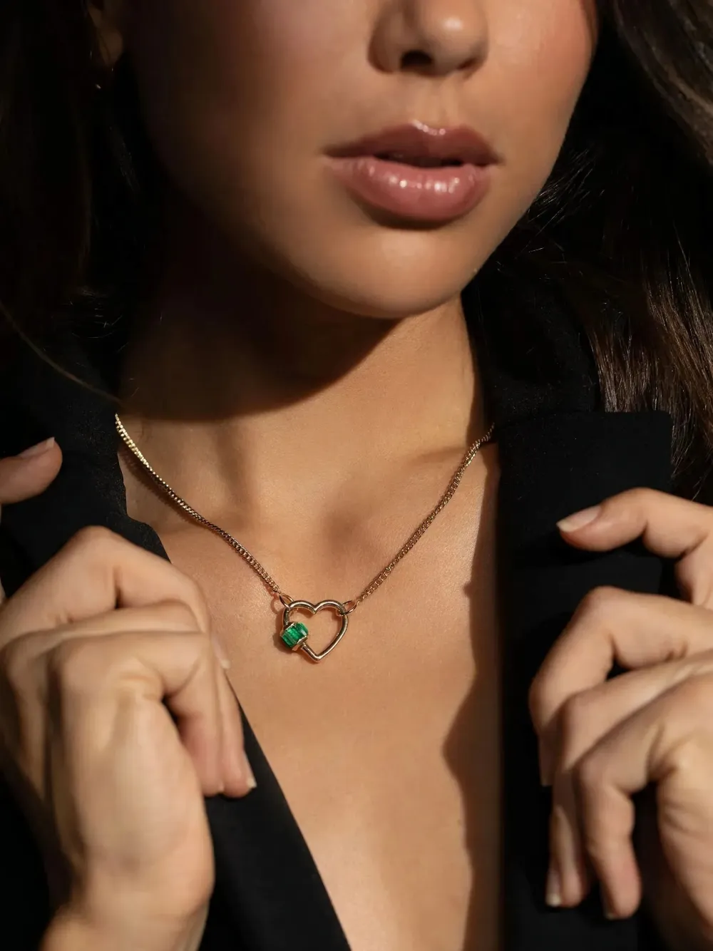 Marla Aaron hjertelås-vedhæng i 14 karat guld med smaragd | Image 2