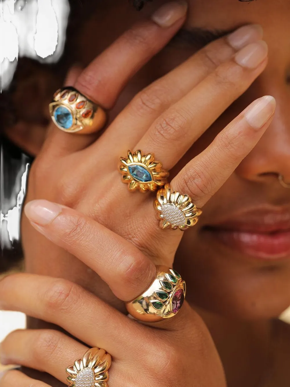 Nevernot Anello Show And Tell in oro giallo 18 carati con topazio blu