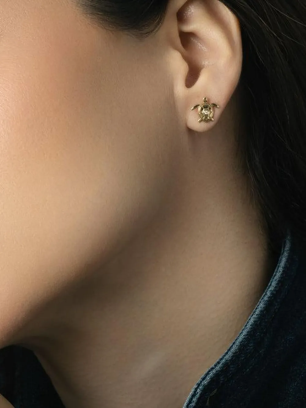 Robinson Pelham 14k Yellow Gold Diamond Turtle Earrings In Gold