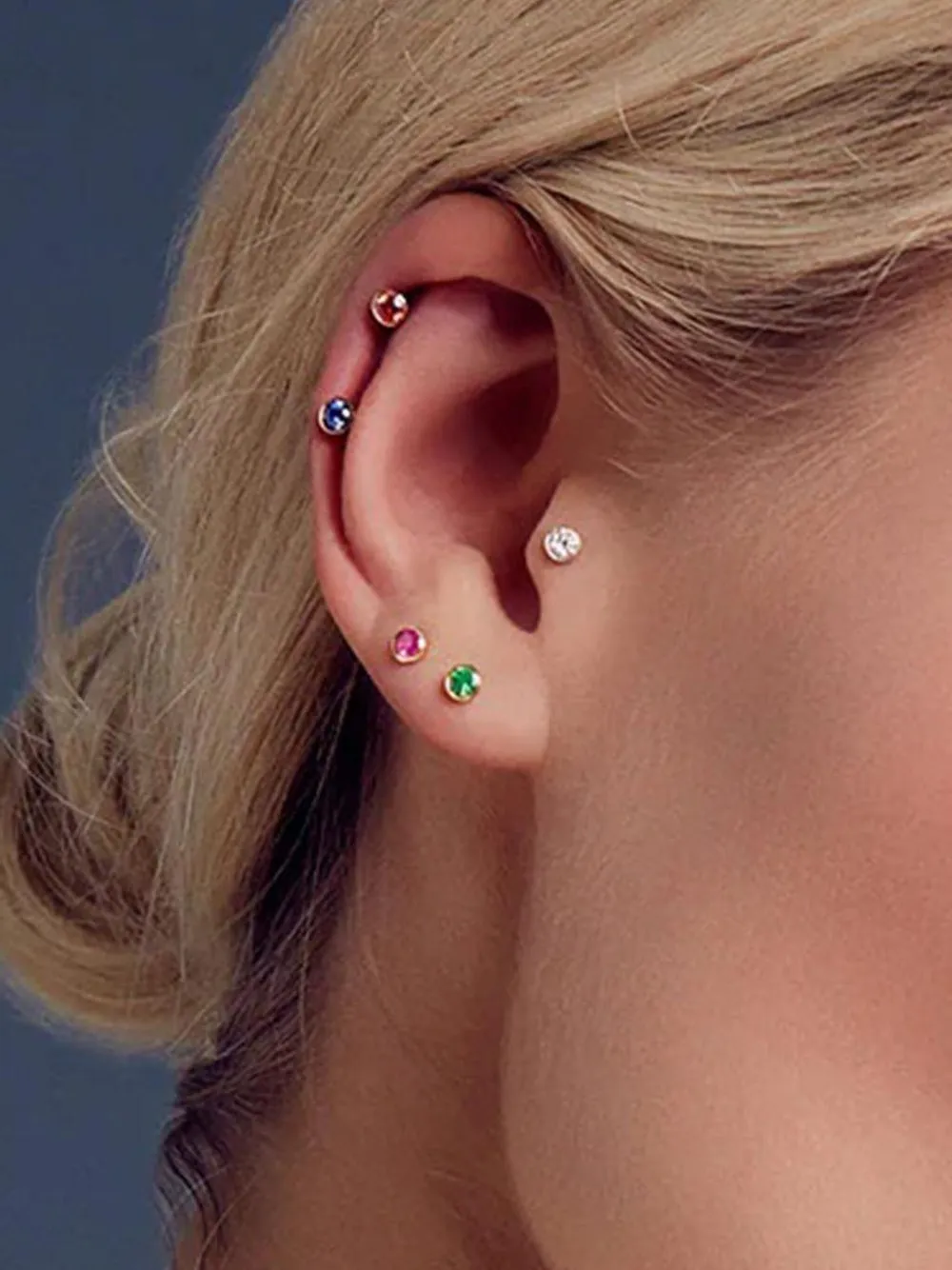 ROBINSON PELHAM arete en oro amarillo de 14kt con zafiro | Joyas de lujo | Image 2