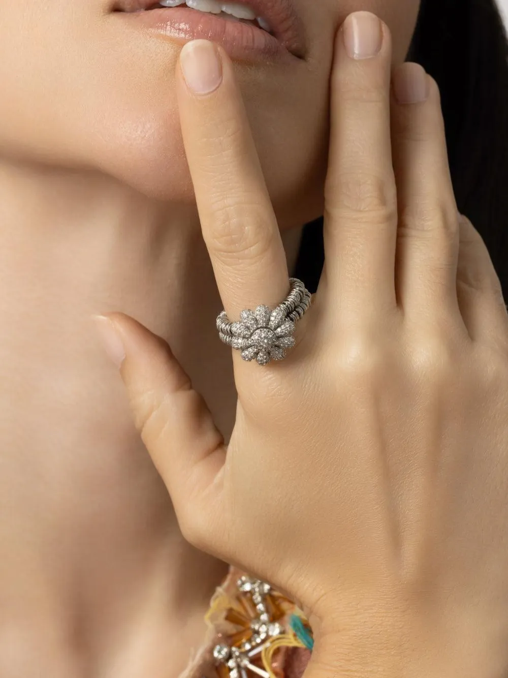 Roberto Demeglio 18k White Gold Diamond Daisy Ring In Silver