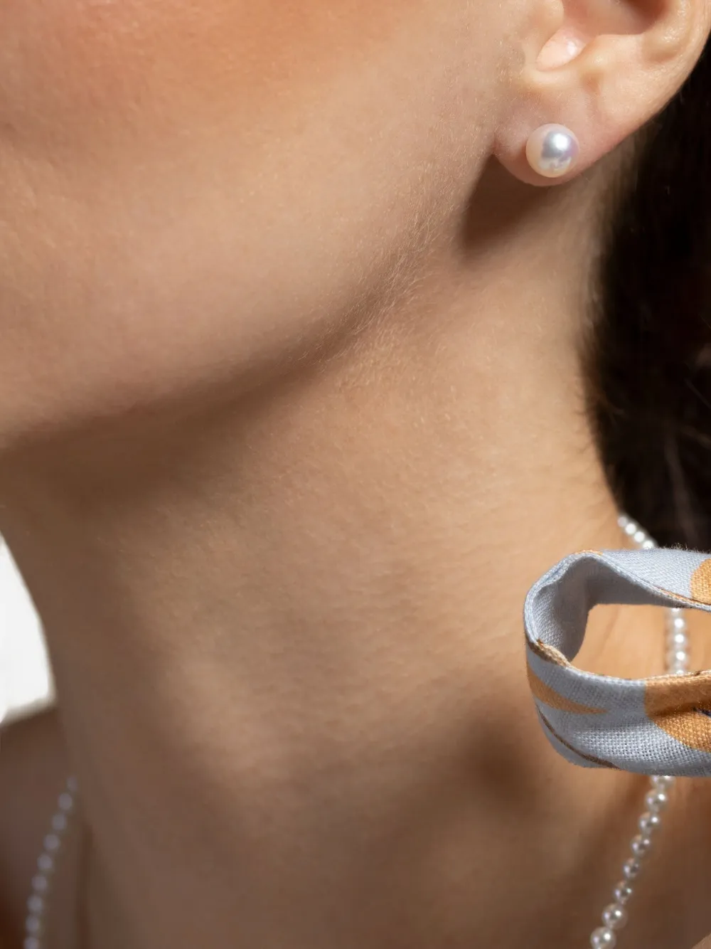 Baggins Akoya Pearl Earrings In Gold