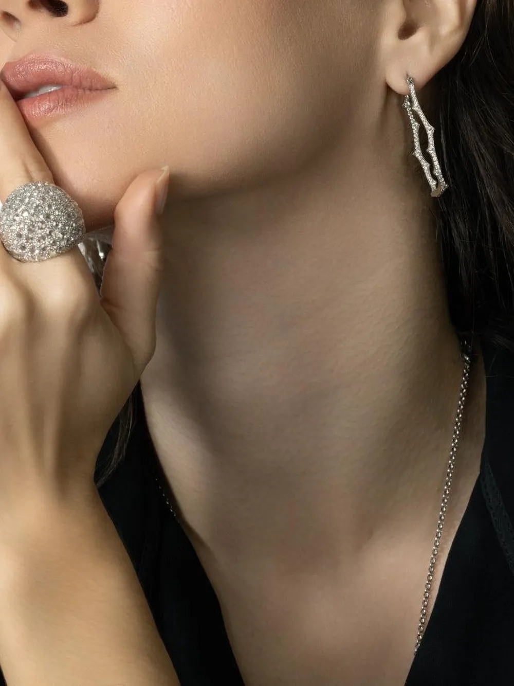 Parulina arracadas Thorn Briar en oro blanco de 18kt con diamantes | Image 2