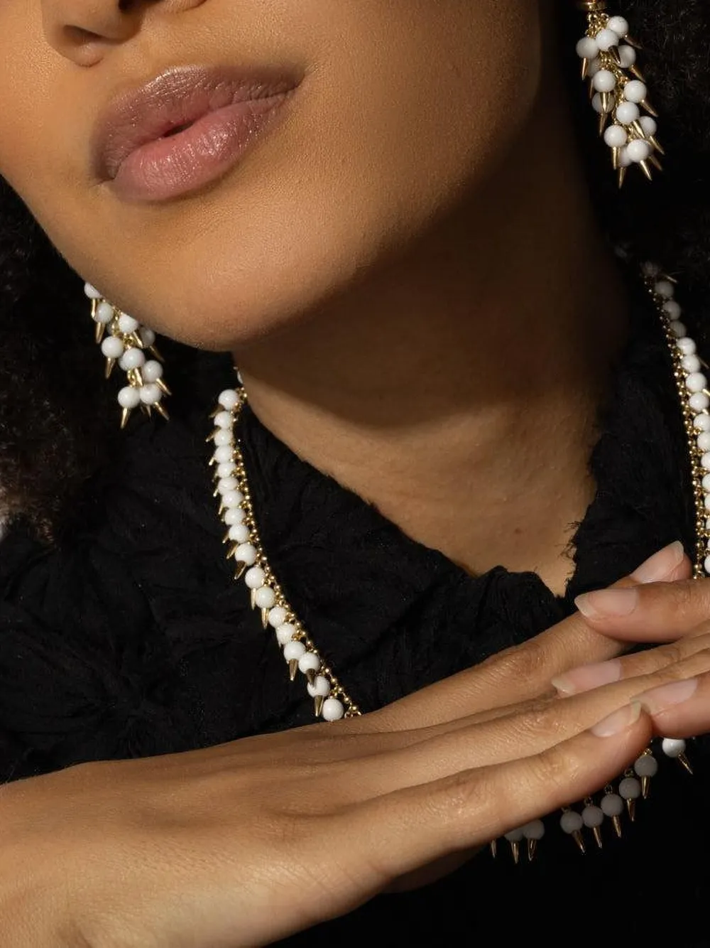 Brooks Brothers aretes Spiked Onyx en oro amarillo de 18kt | Image 2