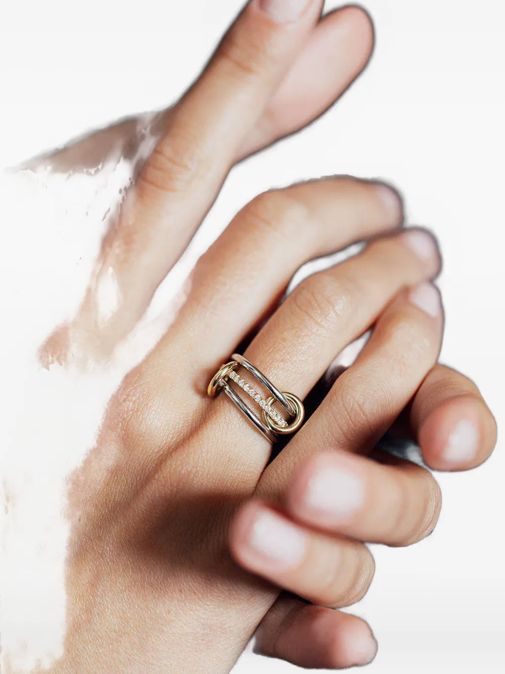 Spinelli Kilcollin Anello Pisces Four Link in oro giallo 18 carati e argento