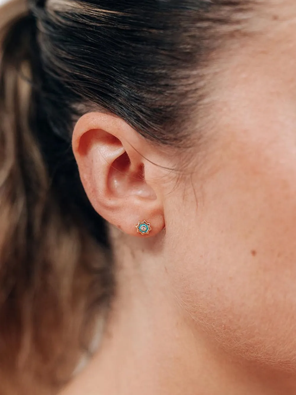 Anzie aretes Marrakesh en oro amarillo de 14kt con diamante | Joyas de lujo | Image 2