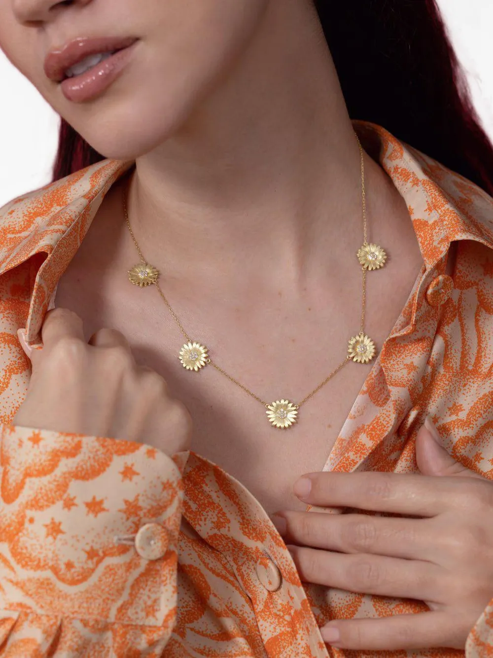 Tanya Farah 18kt Yellow Gold Daisy 5 Diamond Necklace In Gold