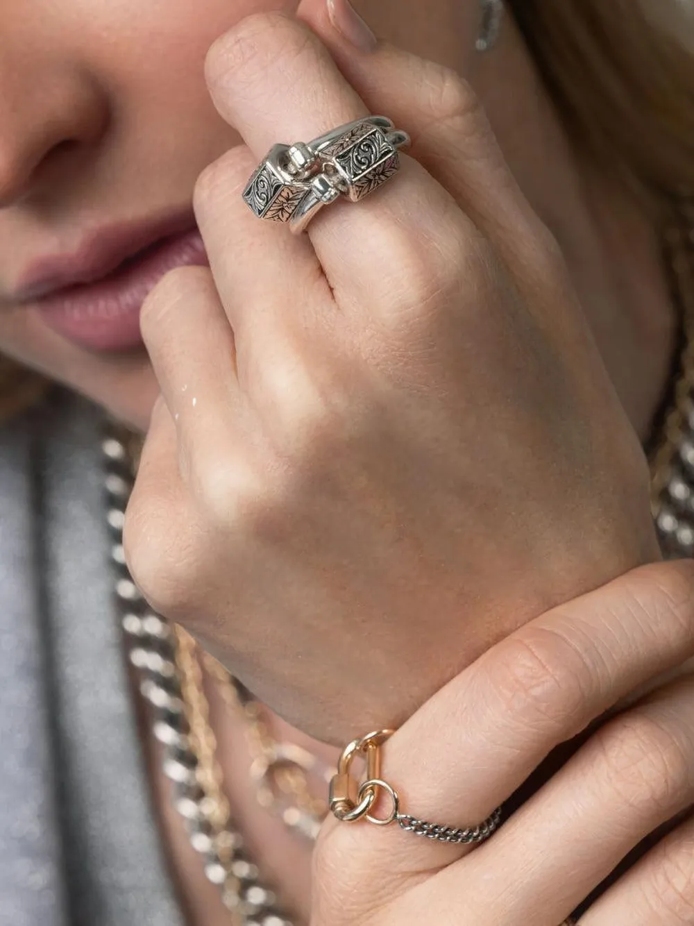 Marla Aaron bague Chubby Trundle Lock à design embossé | Image 2